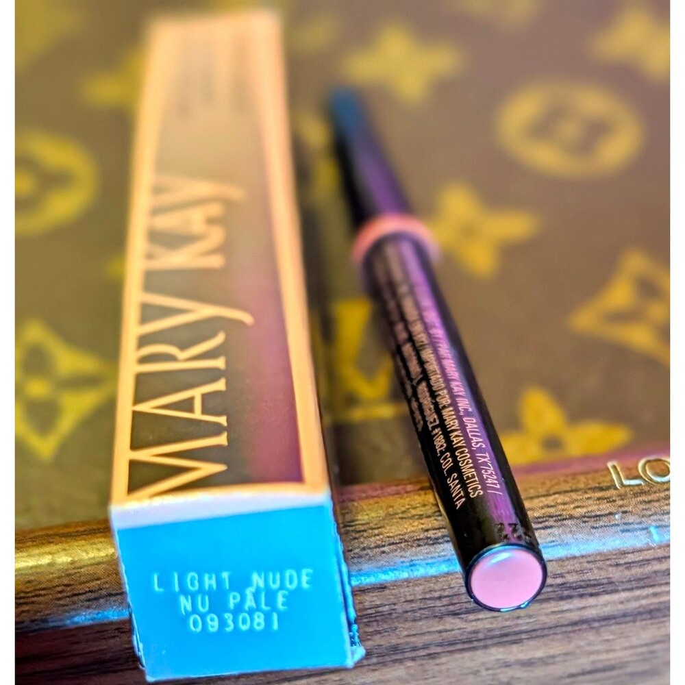 Mary Kay Discontinued Lip Liner Pencil Light Nude MPN 093081 0.01 oz